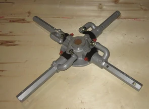 {{photo.Alt || photo.Description || 'Крестовина правая двухроторной затирочной машины Masalta MT836'}}