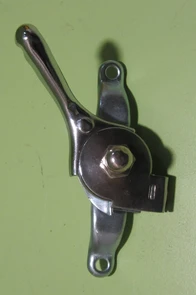 {{photo.Alt || photo.Description || 'Рычаг управления дросселем виброплиты Masalta MS100'}}